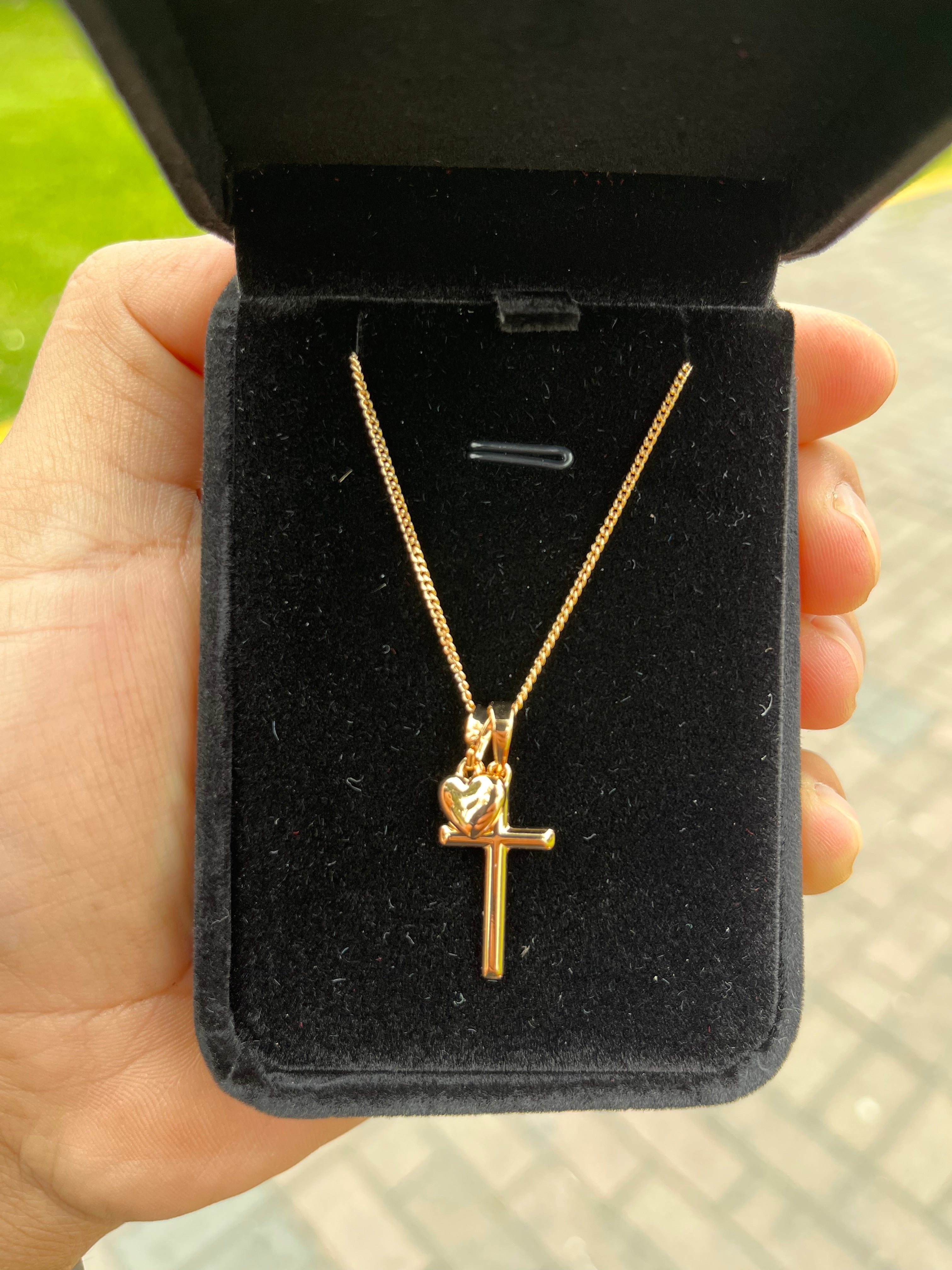 COLLAR CRUZ DORADO PARA HOMBRE