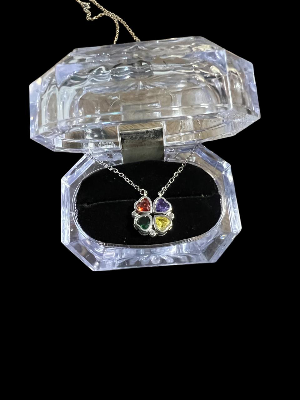 COLLAR TREBOL CON CAJA DE DETALLES